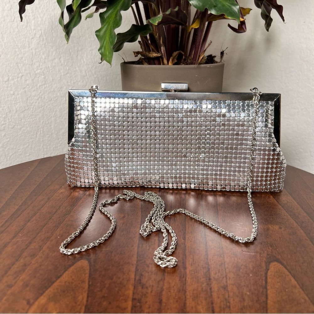 Vintage La Regate silver metal clutch 🪩